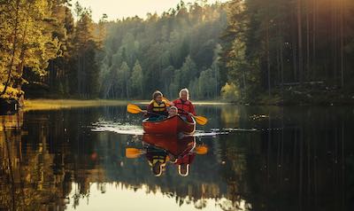 natururlaub schweden familie kanutour see